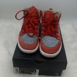 Jordan 1 Mid SE kids